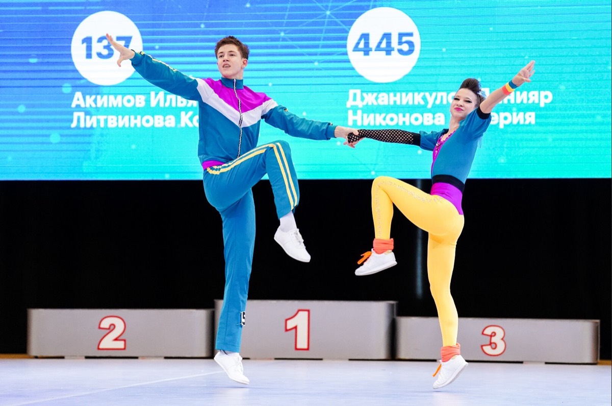 Пара клуба на пьедестале